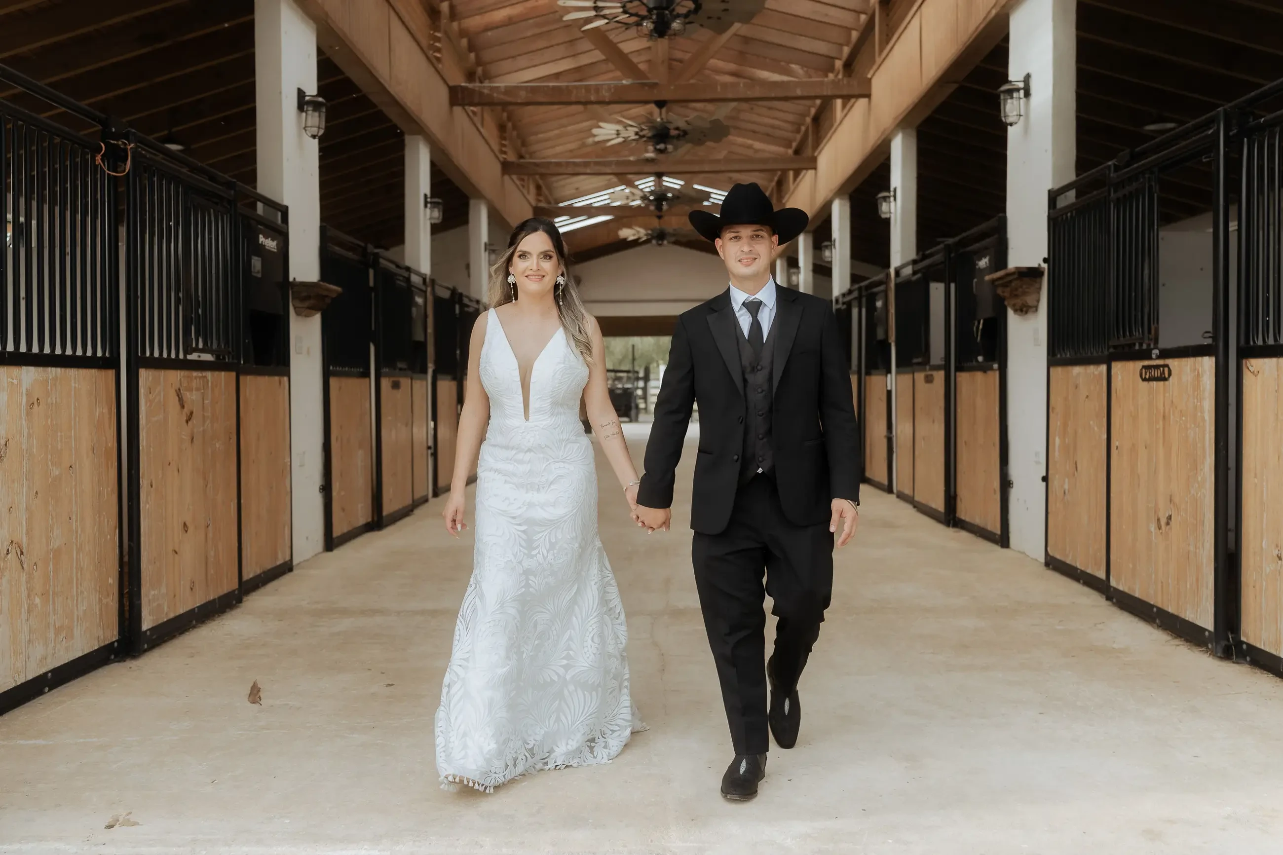 Liz & Fernando. Desktop Image